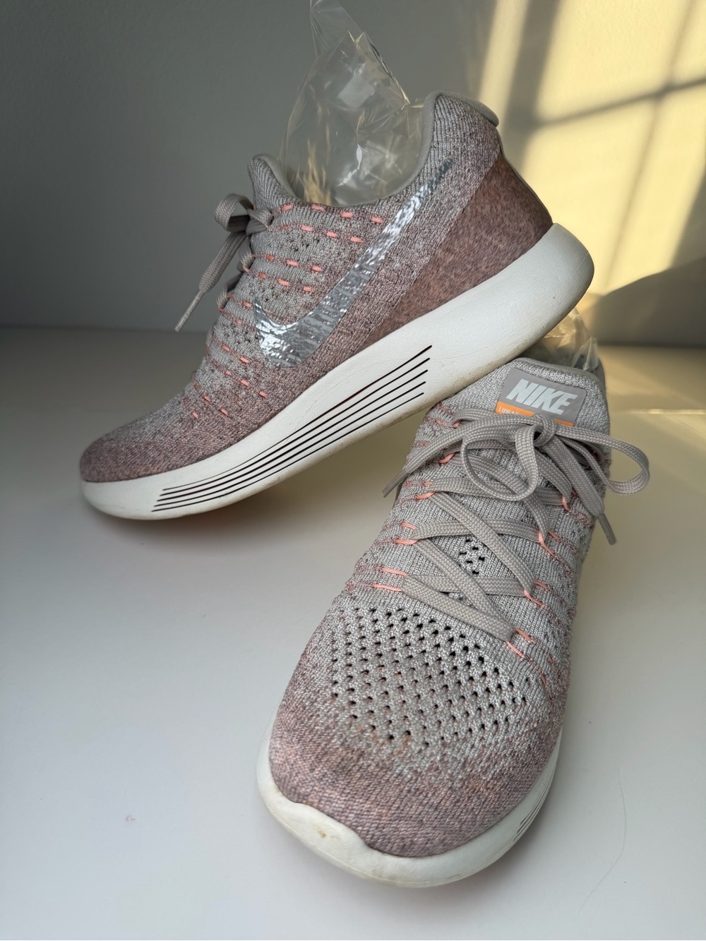 Nike LunarEpic Flyknit 2 Women’s 7.5 Running Shoes Gray Pink